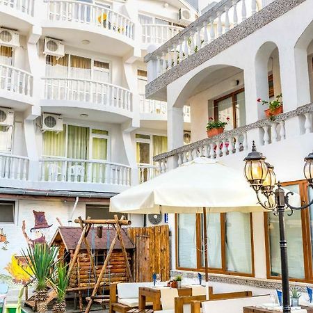 Hotel Yanis Лозенец Екстериор снимка