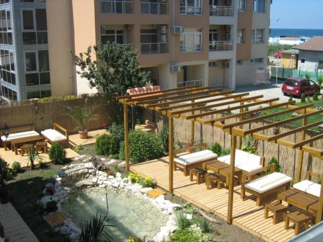 Hotel Yanis Лозенец Екстериор снимка