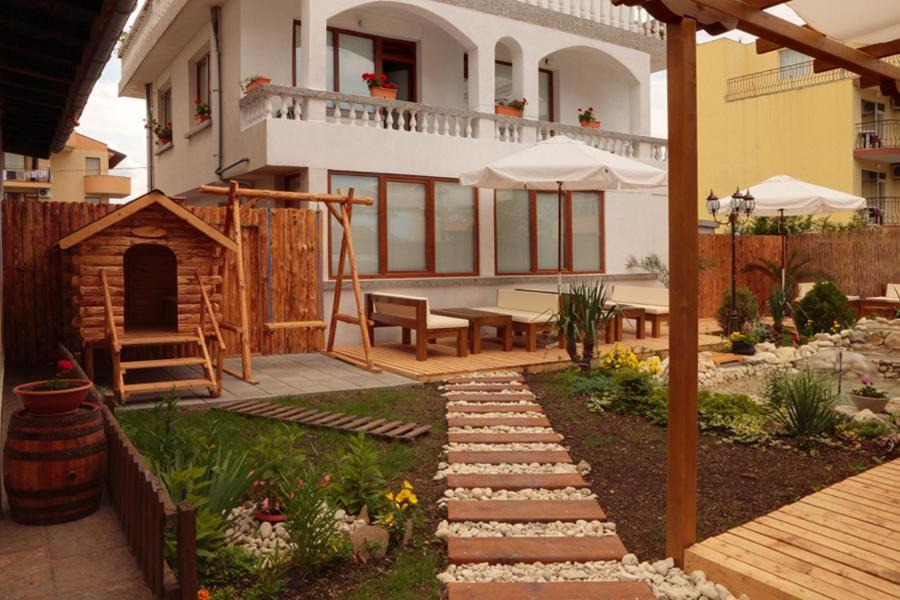 Hotel Yanis Лозенец Екстериор снимка