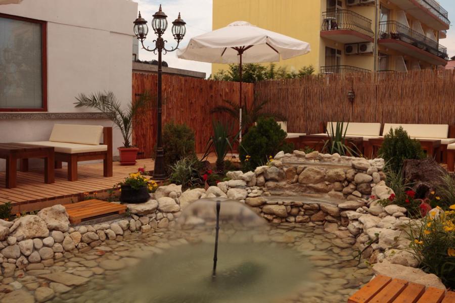 Hotel Yanis Лозенец Екстериор снимка