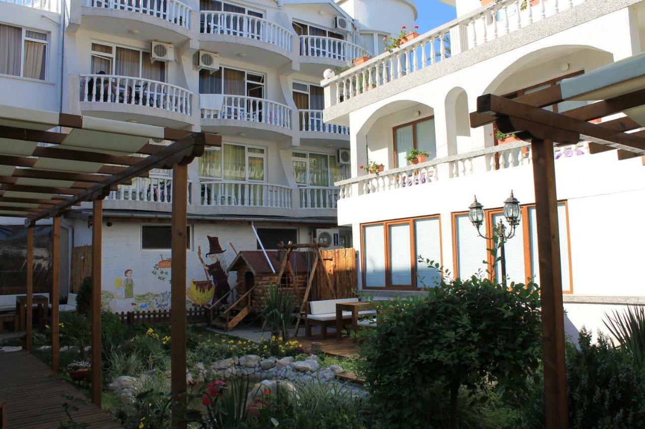 Hotel Yanis Лозенец Екстериор снимка