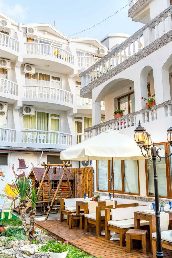 Hotel Yanis Лозенец Екстериор снимка