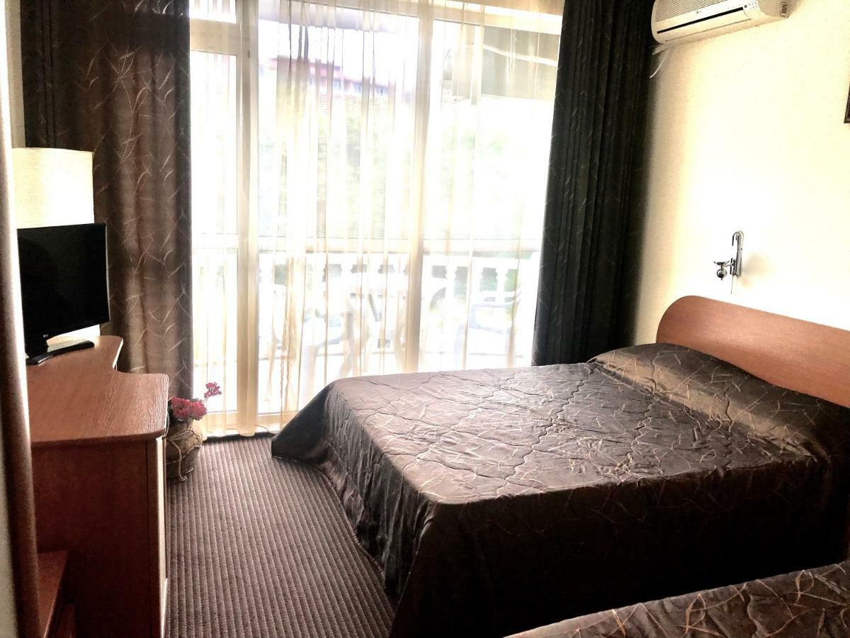 Hotel Yanis Лозенец Екстериор снимка