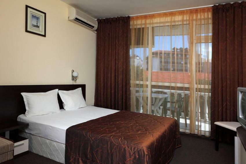 Hotel Yanis Лозенец Екстериор снимка