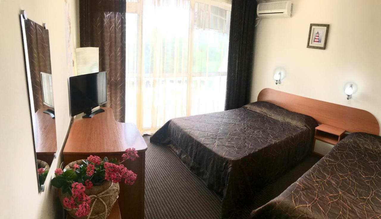 Hotel Yanis Лозенец Екстериор снимка