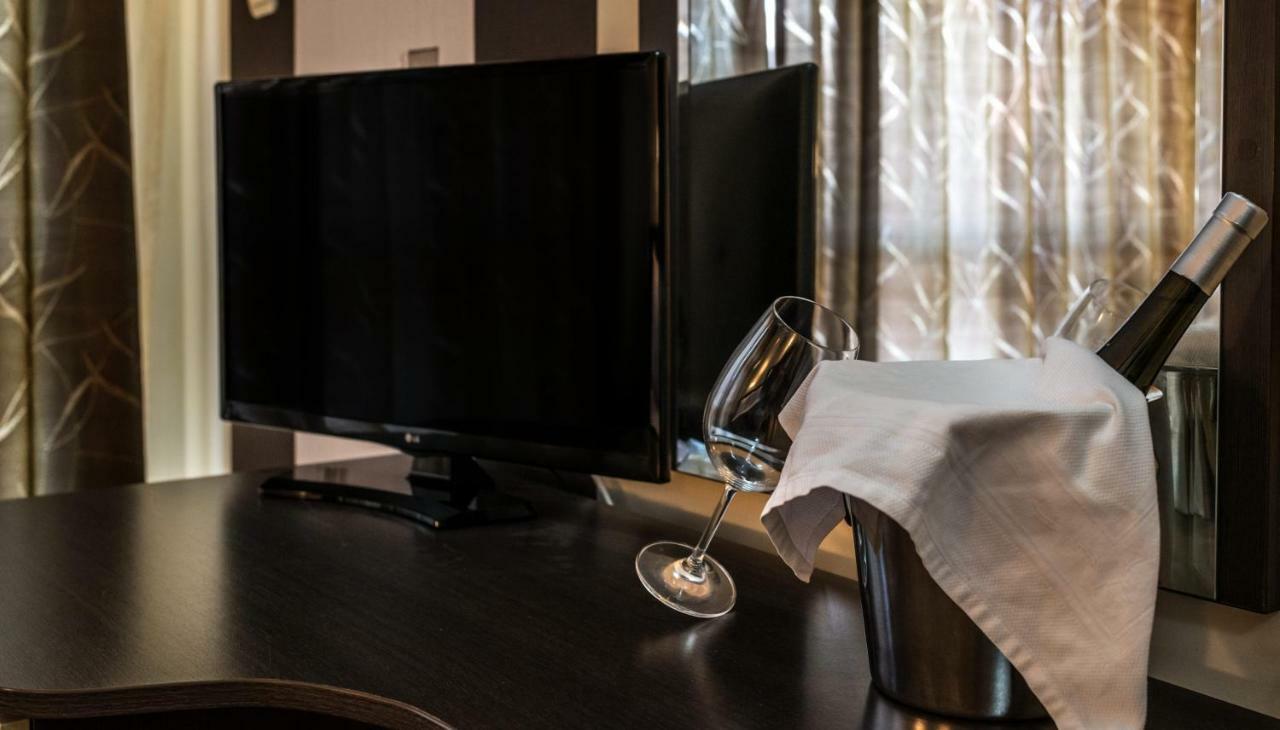 Hotel Yanis Лозенец Екстериор снимка