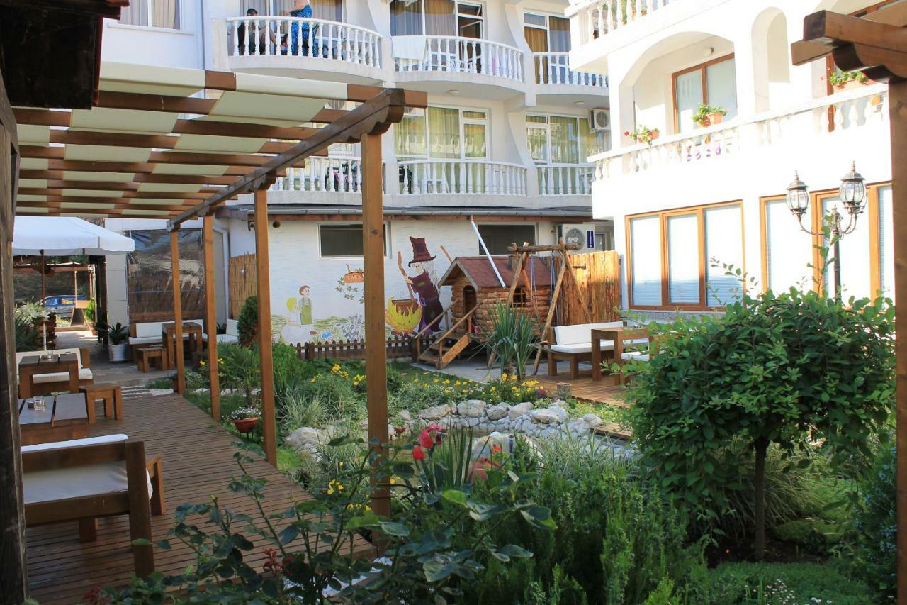 Hotel Yanis Лозенец Екстериор снимка